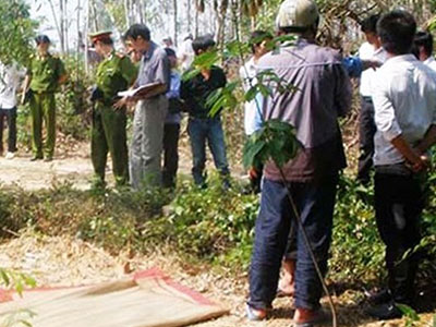 Vạch tội ác 2 kẻ giết bạn gái rồi thay nhau hiếp, đốt xác