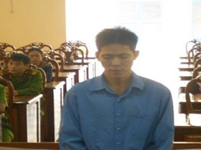 Hãi hùng, em rể dốc thuốc chuột vào canh để đầu độc anh vợ