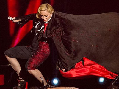 Madonna thề không mặc áo choàng sau cú ngã ác mộng