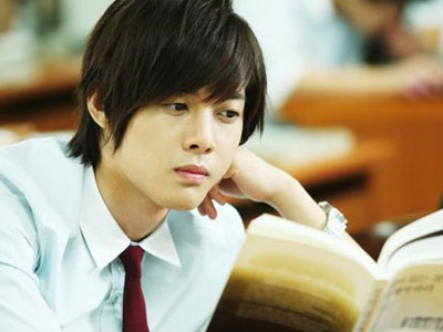 Bạn gái cũ tung bằng chứng có thai 4 tháng với Kim Hyun Joong