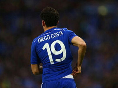 Bị ném đồng xu, Diego Costa thản nhiên… dắt cạp quần