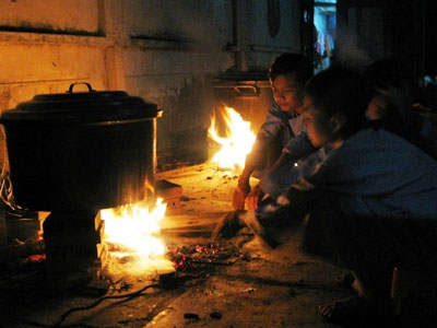 Bị thương nặng do nổ đầu đạn lúc nấu bánh tét