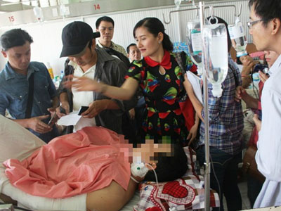 Hỗn chiến ở quán cà phê, 3 thanh niên bị chém đứt gân tay