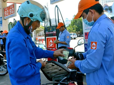 Xăng dầu ngấp nghé tăng giá