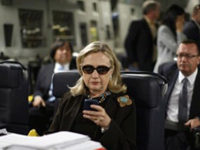 Bà Hillary Clinton âm thầm phạm luật suốt 4 năm trời?