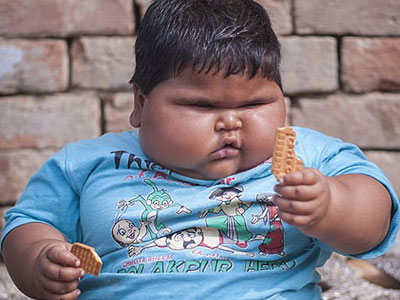 Bé 10 tháng tuổi nặng gần 19 kg