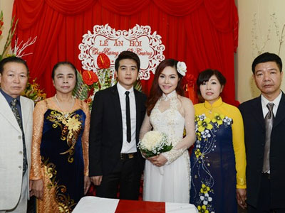 Đinh Ứng Phi Trường tổ chức lễ ăn hỏi với mối tình 8 năm