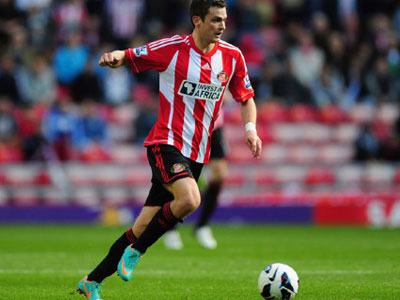 Tiền vệ Adam Johnson bị bắt khẩn cấp