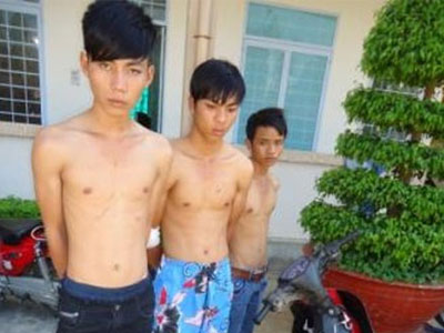 Ba tên cướp đánh đập, trói rồi ném nạn nhân xuống vực