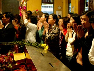 Đầu năm đi chùa cầu duyên như thế nào?