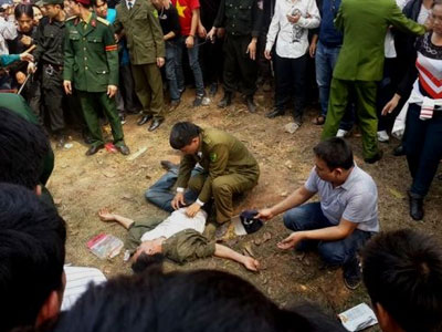 Hội Lim: Uống rượu đánh đu, 1 người ngã gãy tay