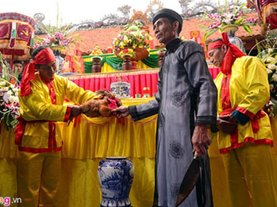 Hội uống rượu tiết gà thề không tham nhũng