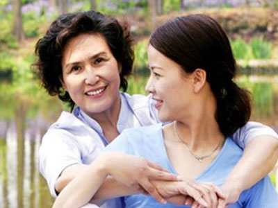 Mẹ chồng tiết lộ cho con dâu chiêu thức "trị chồng"