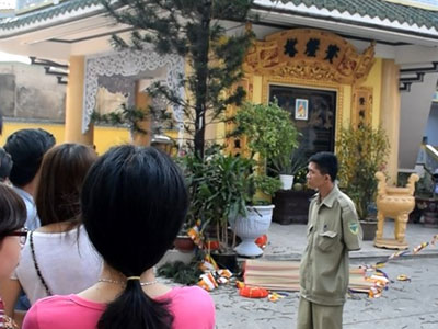 Rơi từ tầng 7 tháp chùa xuống đất, người đàn ông tử vong
