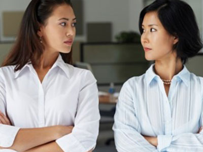 6 biểu hiện của một bà mẹ chồng "kinh khủng"