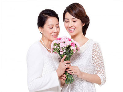 Ngày 8/3, nhớ tặng hoa mẹ chồng…