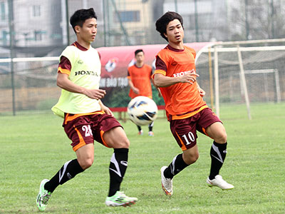 Bầu Đức có trung vệ thép của U19 Việt Nam mà không mất tiền