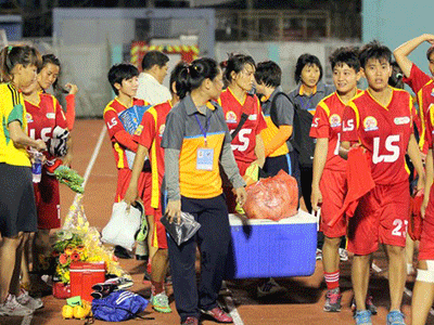 Tủi thân bóng hồng sân cỏ