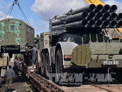 Phe ly khai Ukraine hoàn tất rút vũ khí khỏi giới tuyến