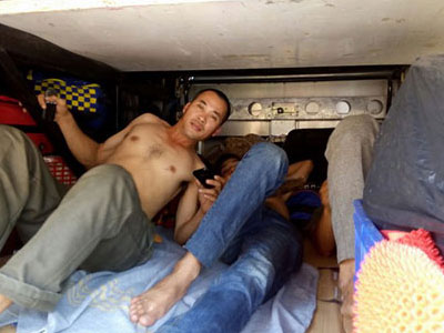 Xe Bắc Nam nhốt khách trong hầm xe