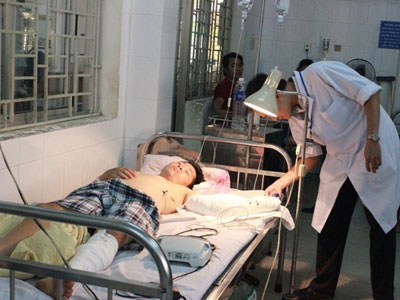Ướp đá cánh tay bị đứt lìa rồi mang đến bệnh viện