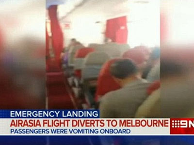 Hàng loạt hành khách nôn mửa trên máy bay của hãng AirAsia