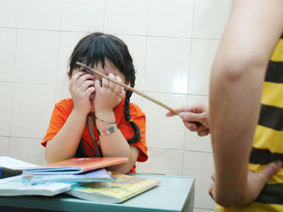 Mẹ và con gái: Cùng dấu đẩy nhau?