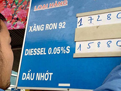 Người tiêu dùng vô cảm với giá xăng, hoang mang vì giá điện