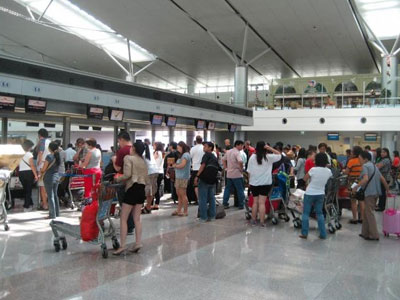 Hàng loạt chuyến bay lại bị hủy chuyến, hoãn bay vì thời tiết