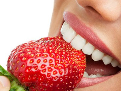 9 mẹo làm sạch mảng bám răng trong 5 phút