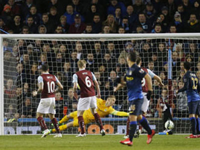 Burnley 1-0 Man City: Giương cờ trắng trong cuộc đua vô địch