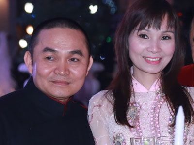 Clip Xuân Hinh hát chèo “chế” mừng cô dâu Thanh Thanh Hiền