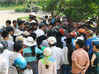 Huế: Hàng trăm học sinh nghỉ học vì "không chịu" chuyển trường