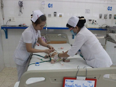 Khối u to bằng quả cam trong ống mật bé gái 3 tháng tuổi