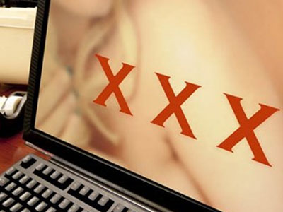 Trung Quốc: Quan huyện “thân bại danh liệt” vì xem phim sex