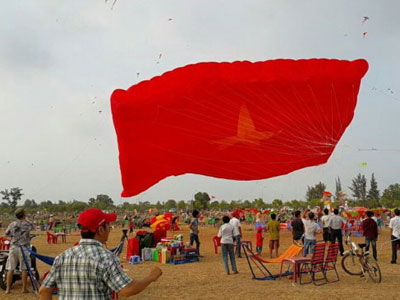 Công an vào cuộc vụ em bé bị diều cuốn tử vong