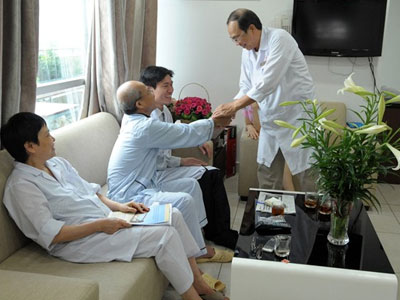 Nghệ sĩ Hán Văn Tình hân hoan trước ngày xuất viện