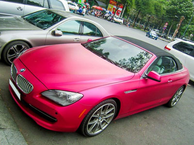 Xe mui trần BMW 650i màu hồng hàng độc tại Sài Gòn