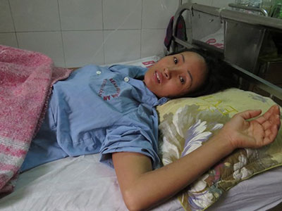 Bệnh nhân được mổ tại giường, thoát chết trong gang tấc