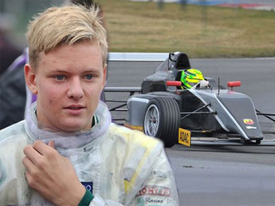 Con trai Michael Schumacher đụng xe trên đường đua thử F4