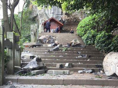 Trung Quốc: Đá rớt đè chết 7 du khách