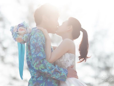 Ảnh cưới lãng mạn của Y Năng Tịnh và tình trẻ kém 10 tuổi