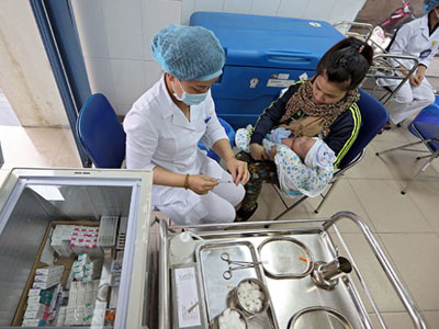 Có văcxin miễn phí, người dân vẫn thích dịch vụ
