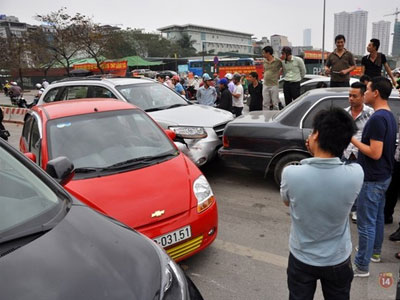 Hà Nội: Xe Santafe gây tai nạn liên hoàn