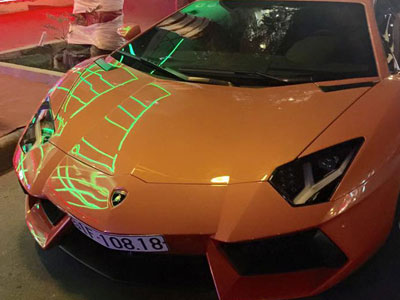 Siêu phẩm Lamborghini Aventador thứ 2 tại Việt Nam ra biển trắng