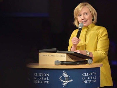 Hillary Clinton lún sâu vào các rắc rối tiền bạc