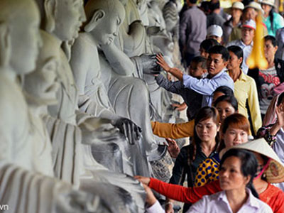 Xoa đen La Hán, viết bậy lên tranh nhà sư chùa Bái Đính