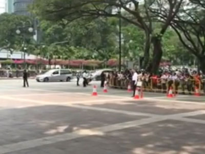 Clip: Xe chở linh cữu ông Lý Quang Diệu về dinh Istana