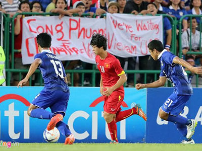 Cổ động viên Thái Lan mỉa mai Công Phượng