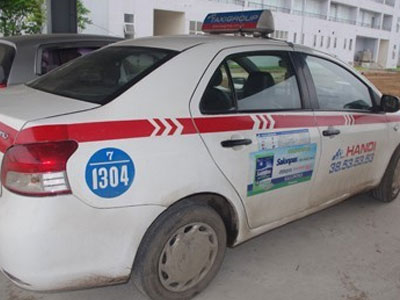 Gặp cướp, tài xế taxi bỏ xe tháo chạy